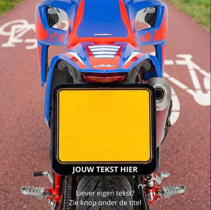 2x Custom – Kentekenhouder sticker voor brommer, scooter en motor Tweetaktshop